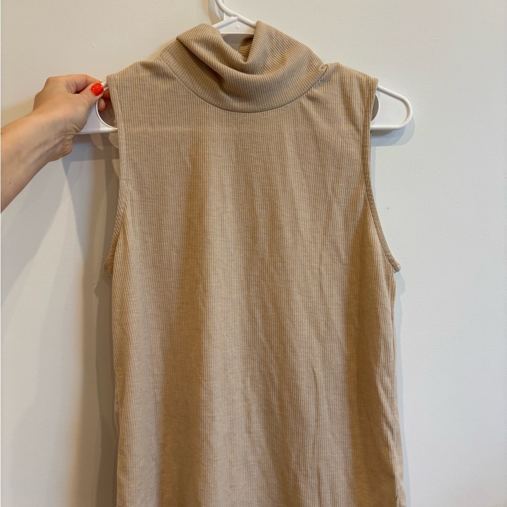 Mod Ref Ribbed Beige Turtleneck